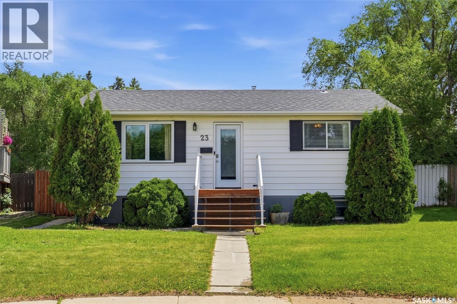 23 Nicholson Place, Saskatoon, Saskatchewan  S7L 5G7 - Photo 1 - SK040007