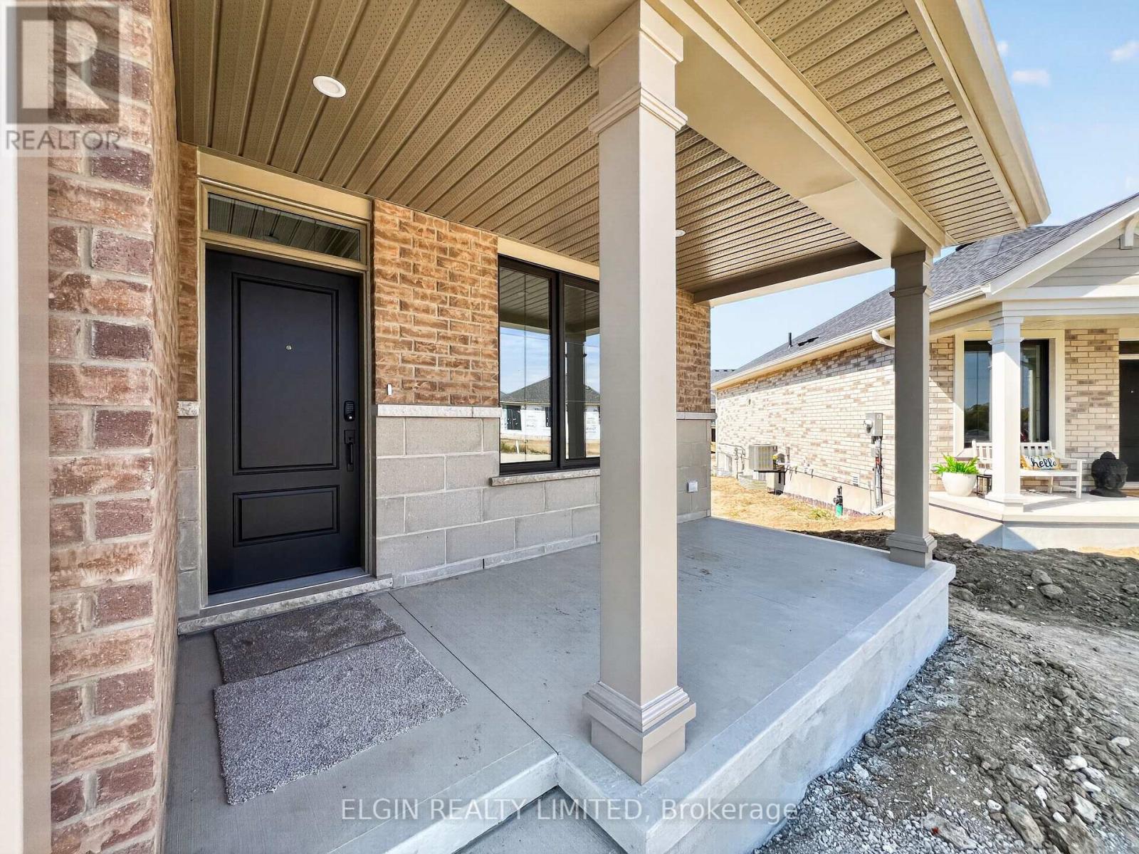 5 Columbus Court, Central Elgin, Ontario  N5P 0E5 - Photo 2 - X12413111