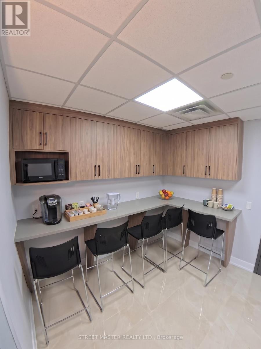 313-317 - 600 Dixon Road, Toronto, Ontario M9W 1J1 - Photo 4 - W12324149
