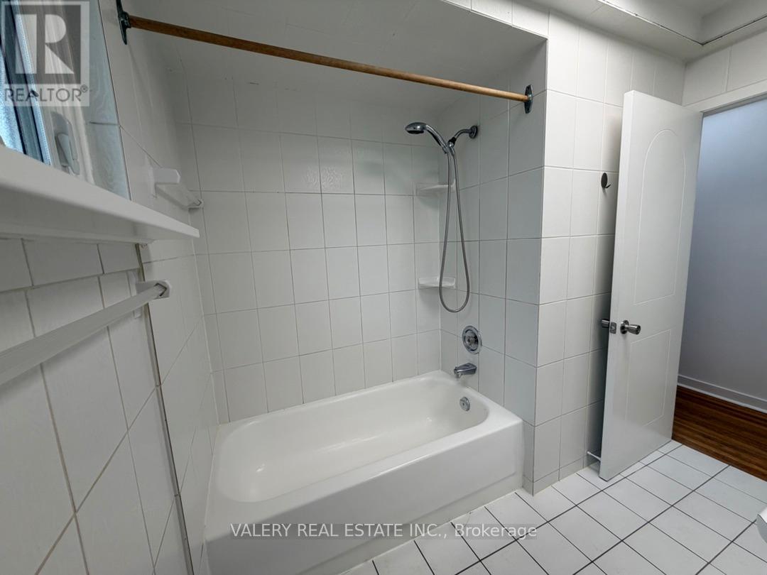 Main - 64 Lexington Ave Avenue, Toronto, Ontario M9V 2G8 - Photo 23 - W13469446