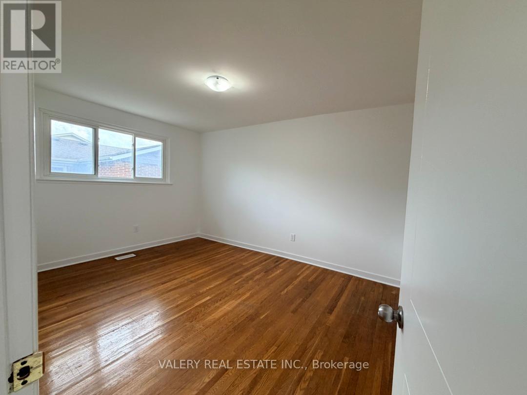 Main - 64 Lexington Ave Avenue, Toronto, Ontario M9V 2G8 - Photo 4 - W13469446