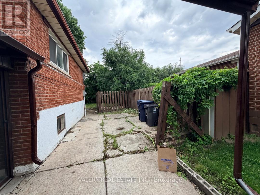 Main - 64 Lexington Ave Avenue, Toronto, Ontario M9V 2G8 - Photo 47 - W13469446