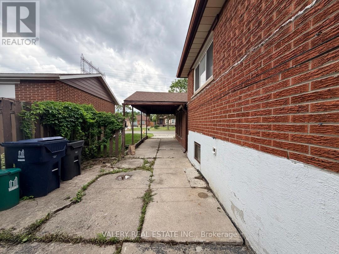 Main - 64 Lexington Ave Avenue, Toronto, Ontario M9V 2G8 - Photo 5 - W13469446