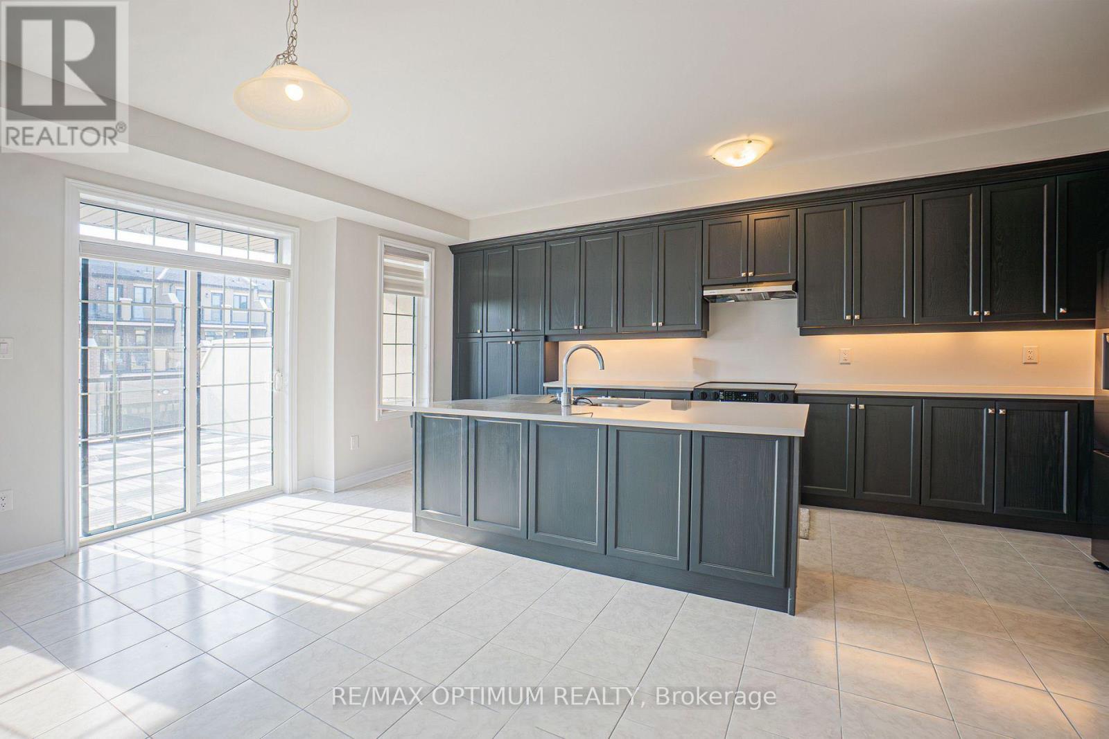 70 Keyworth Crescent, Brampton, Ontario L6R 4E6 - Photo 8 - W13208252