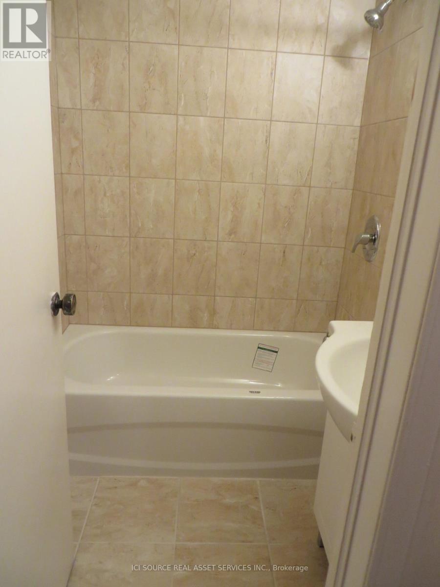 Main Fl - 172 Humbercrest Boulevard, Toronto, Ontario M6S 4L3 - Photo 12 - W13469502