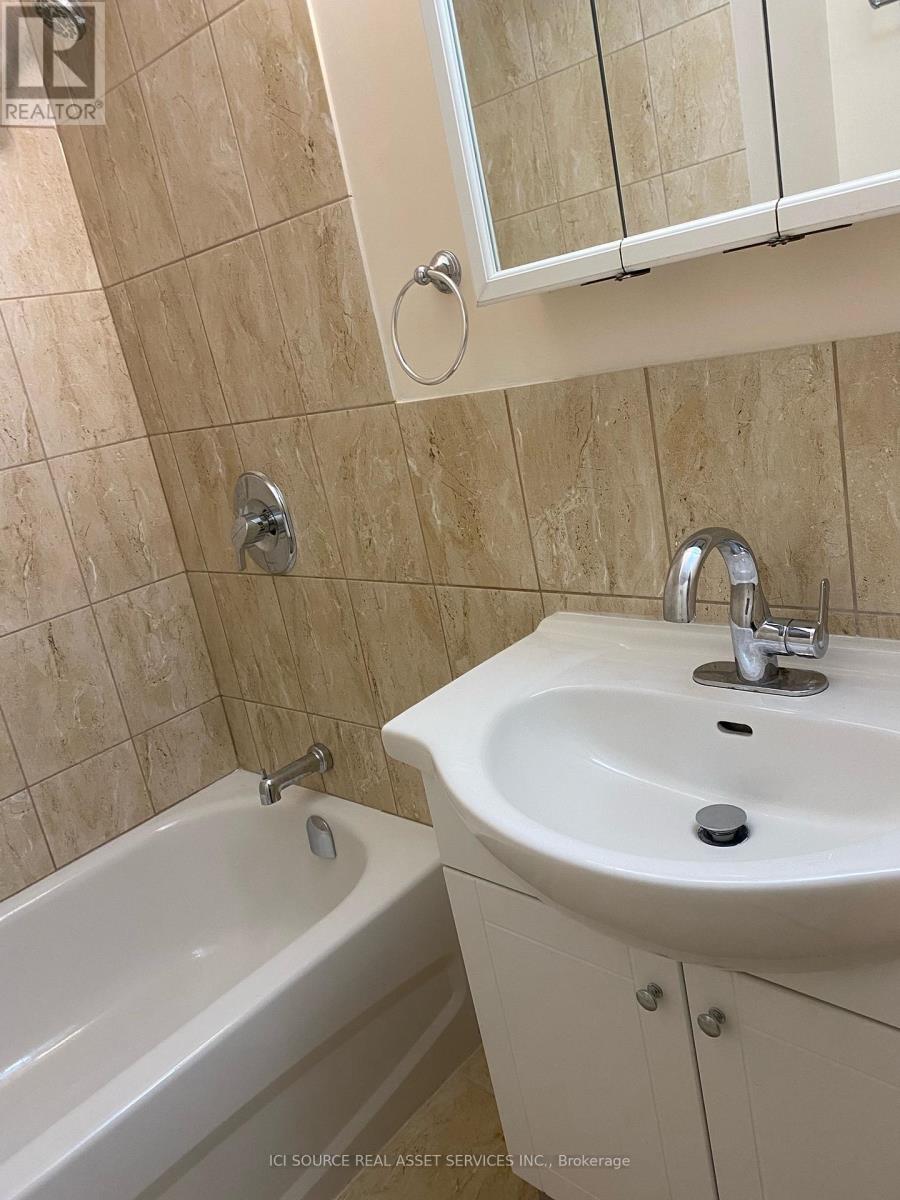 Main Fl - 172 Humbercrest Boulevard, Toronto, Ontario M6S 4L3 - Photo 13 - W13469502