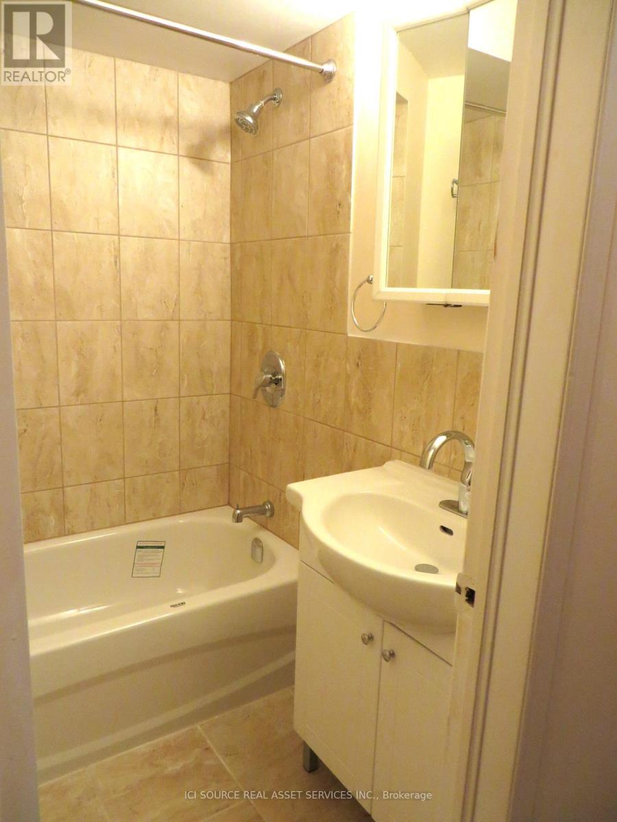 Main Fl - 172 Humbercrest Boulevard, Toronto, Ontario M6S 4L3 - Photo 14 - W13469502