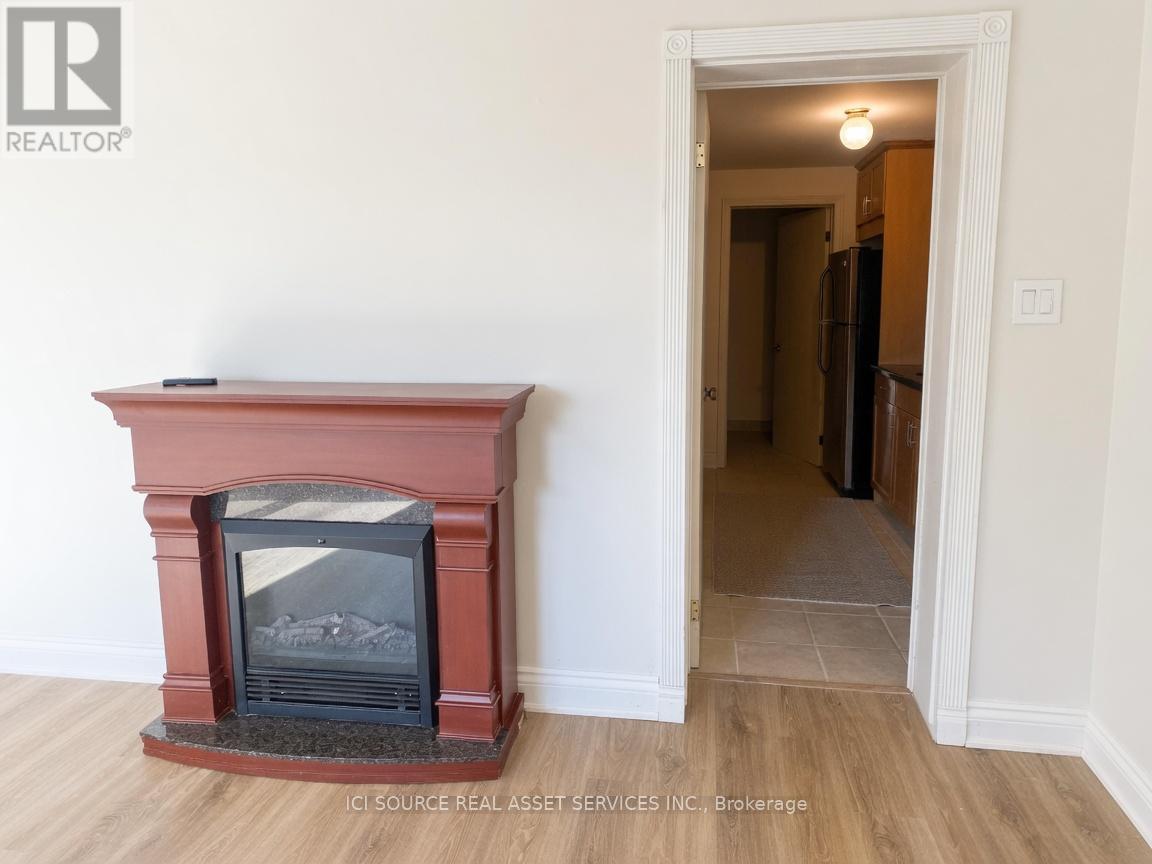 Main Fl - 172 Humbercrest Boulevard, Toronto, Ontario M6S 4L3 - Photo 5 - W13469502