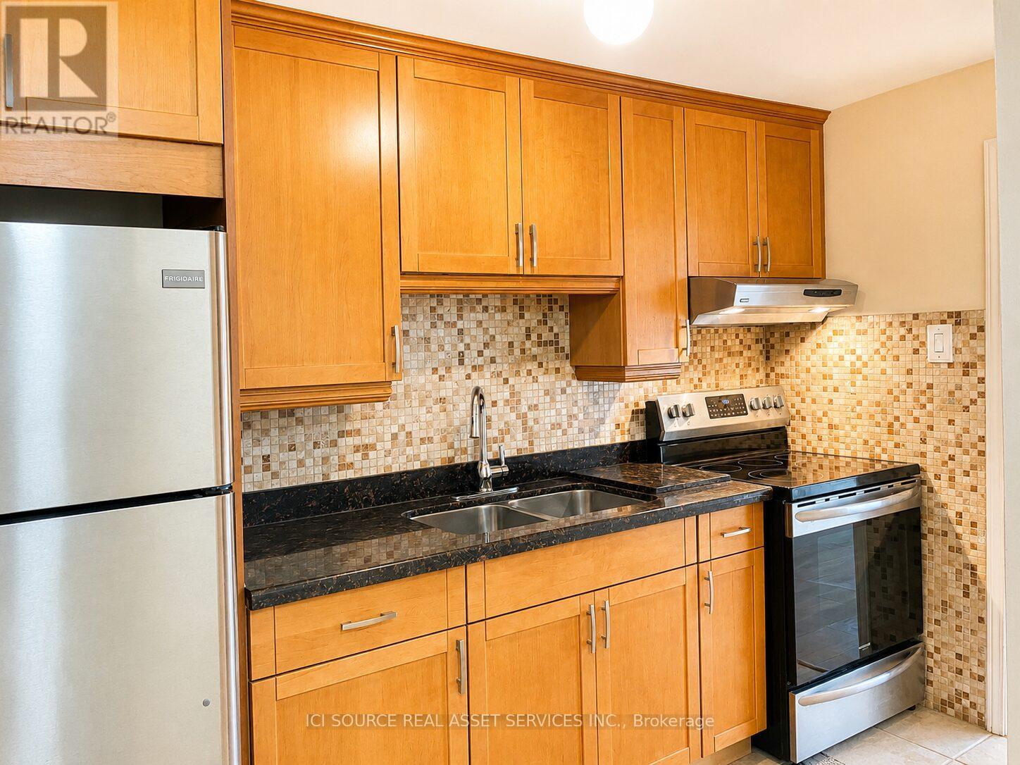 Main Fl - 172 Humbercrest Boulevard, Toronto, Ontario M6S 4L3 - Photo 6 - W13469502