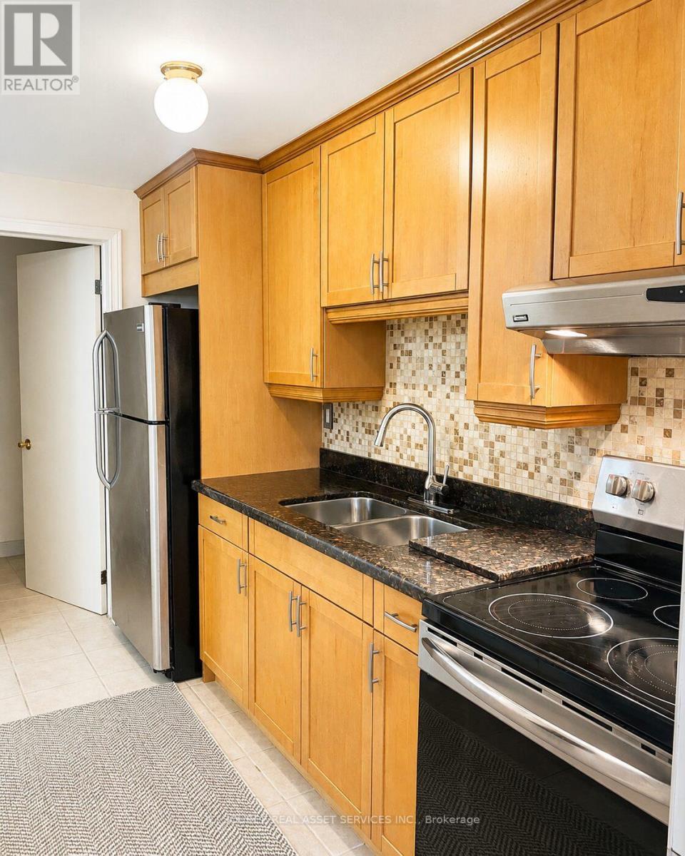 Main Fl - 172 Humbercrest Boulevard, Toronto, Ontario M6S 4L3 - Photo 7 - W13469502
