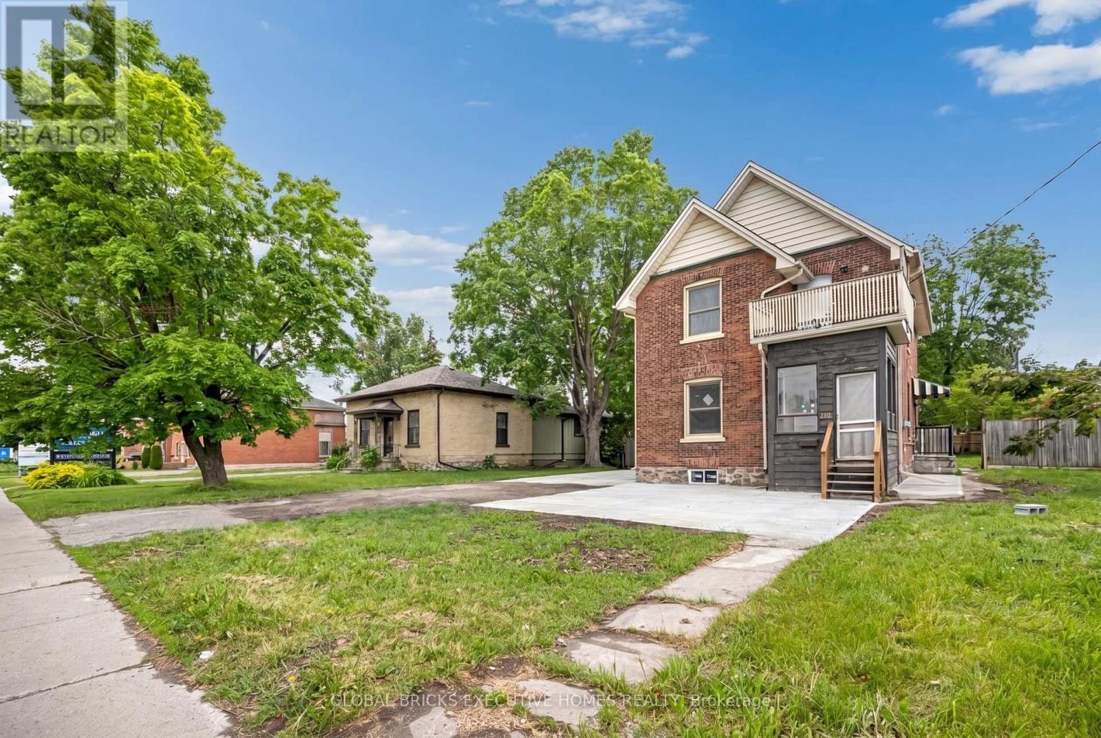 108 LINDSAY STREET S, Kawartha Lakes, Ontario