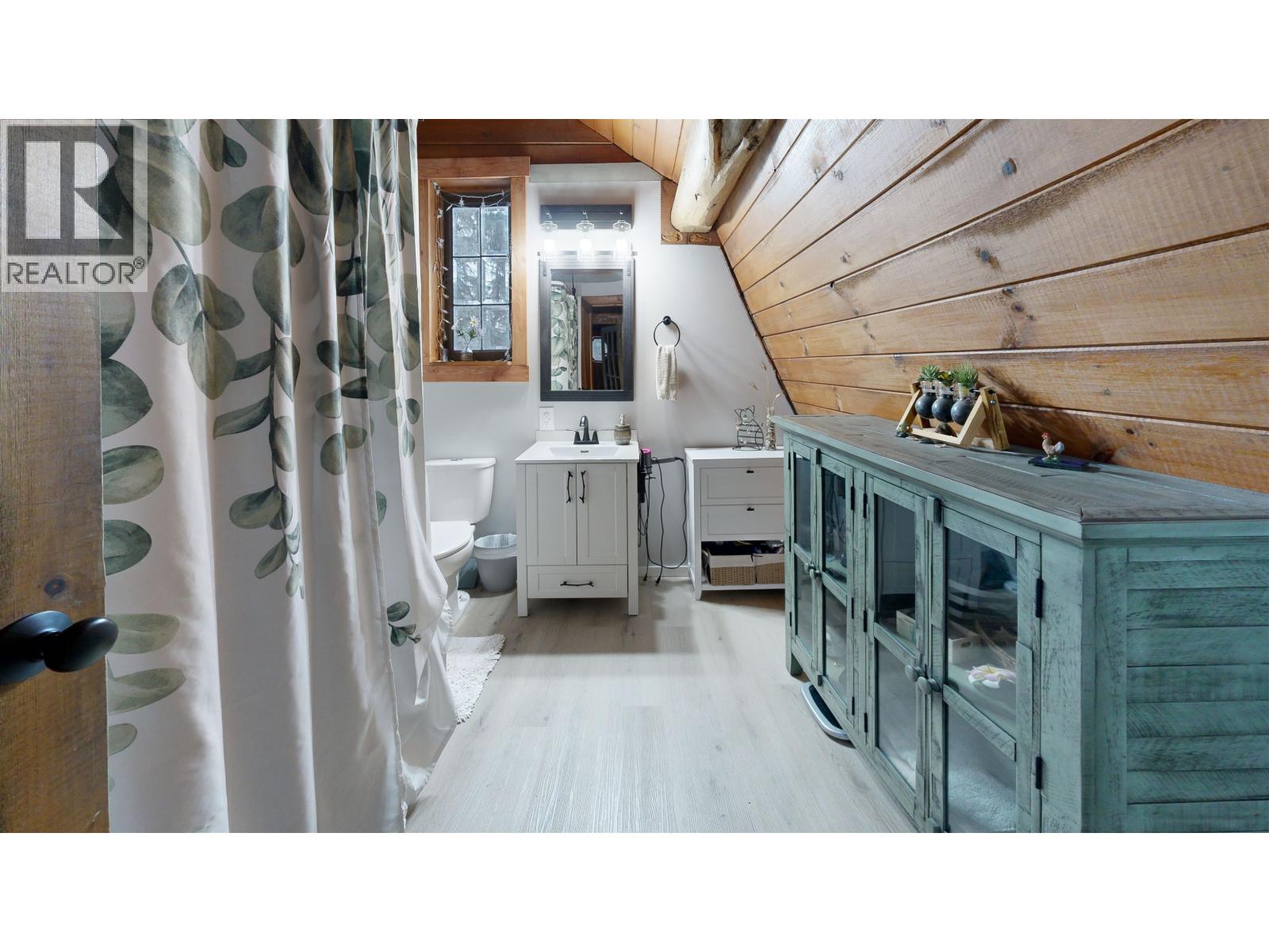 7671 Rutherford Road, Bridge Lake, British Columbia  V0K 1E0 - Photo 22 - R3085103
