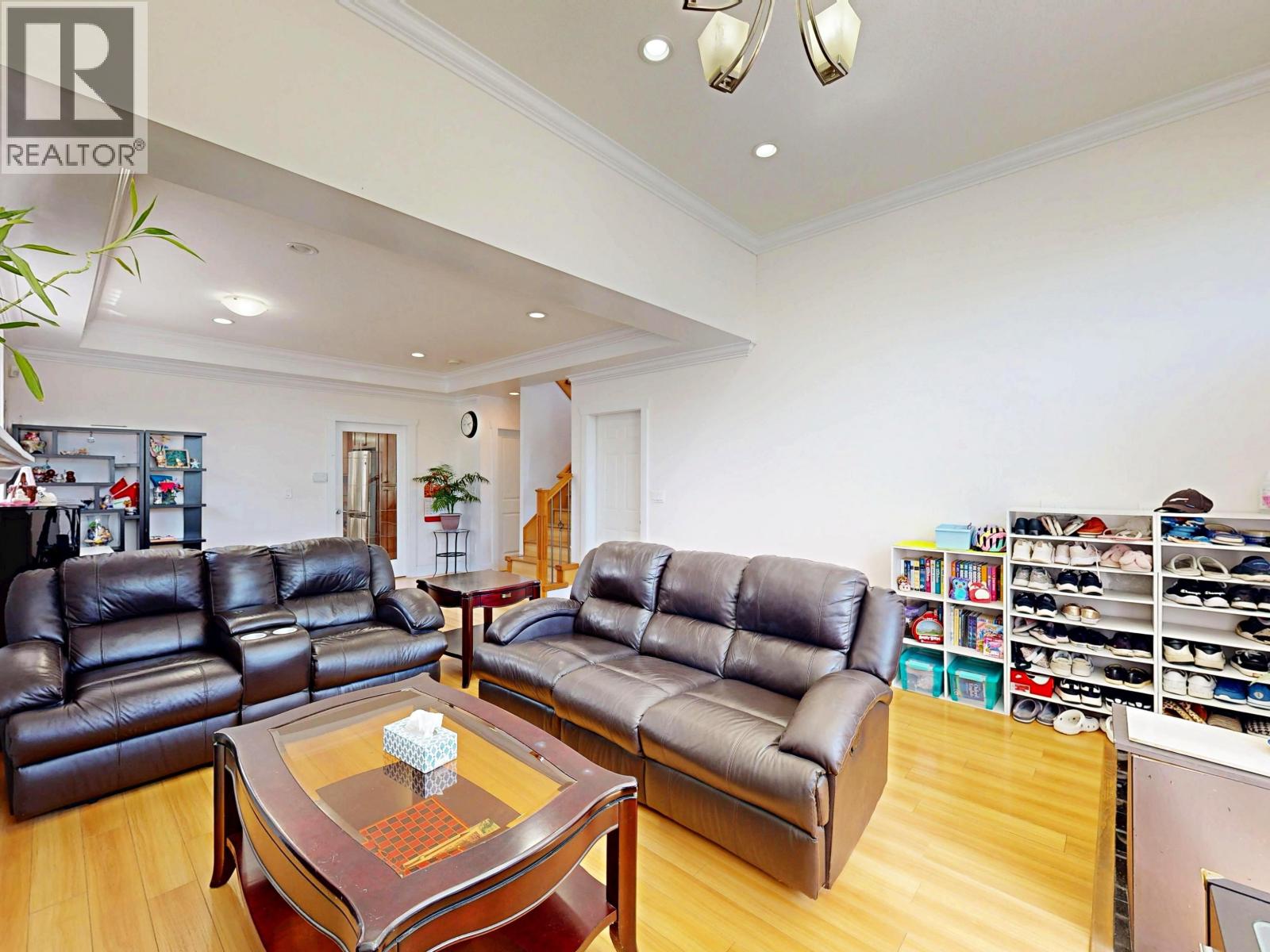 5685 Neville Street, Burnaby, British Columbia V5J 2J1 - Photo 3 - R3123958