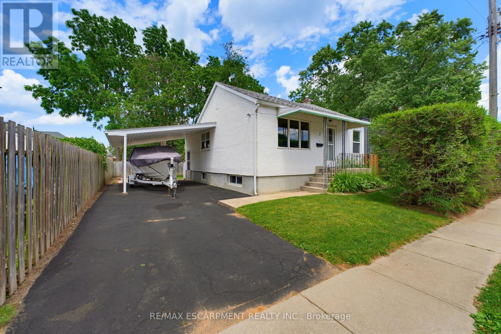 1 BYRON PLACE, St. Catharines, Ontario