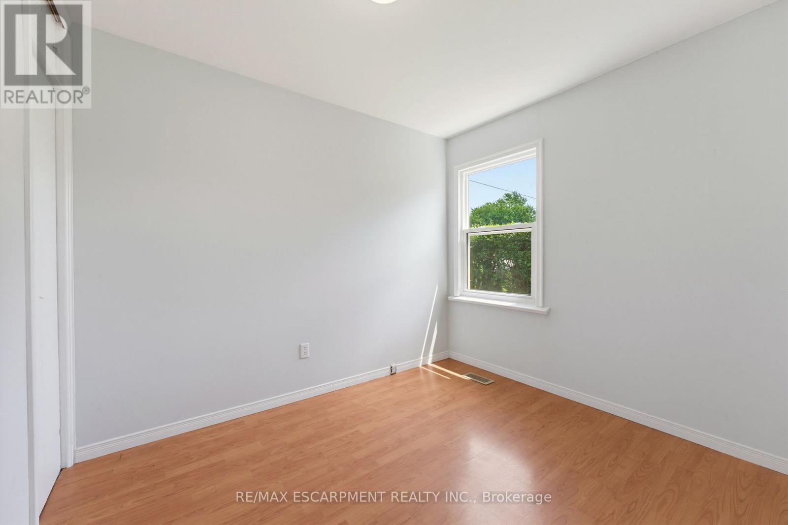 1 Byron Place, St. Catharines, Ontario  L2R 1M1 - Photo 11 - X13469564