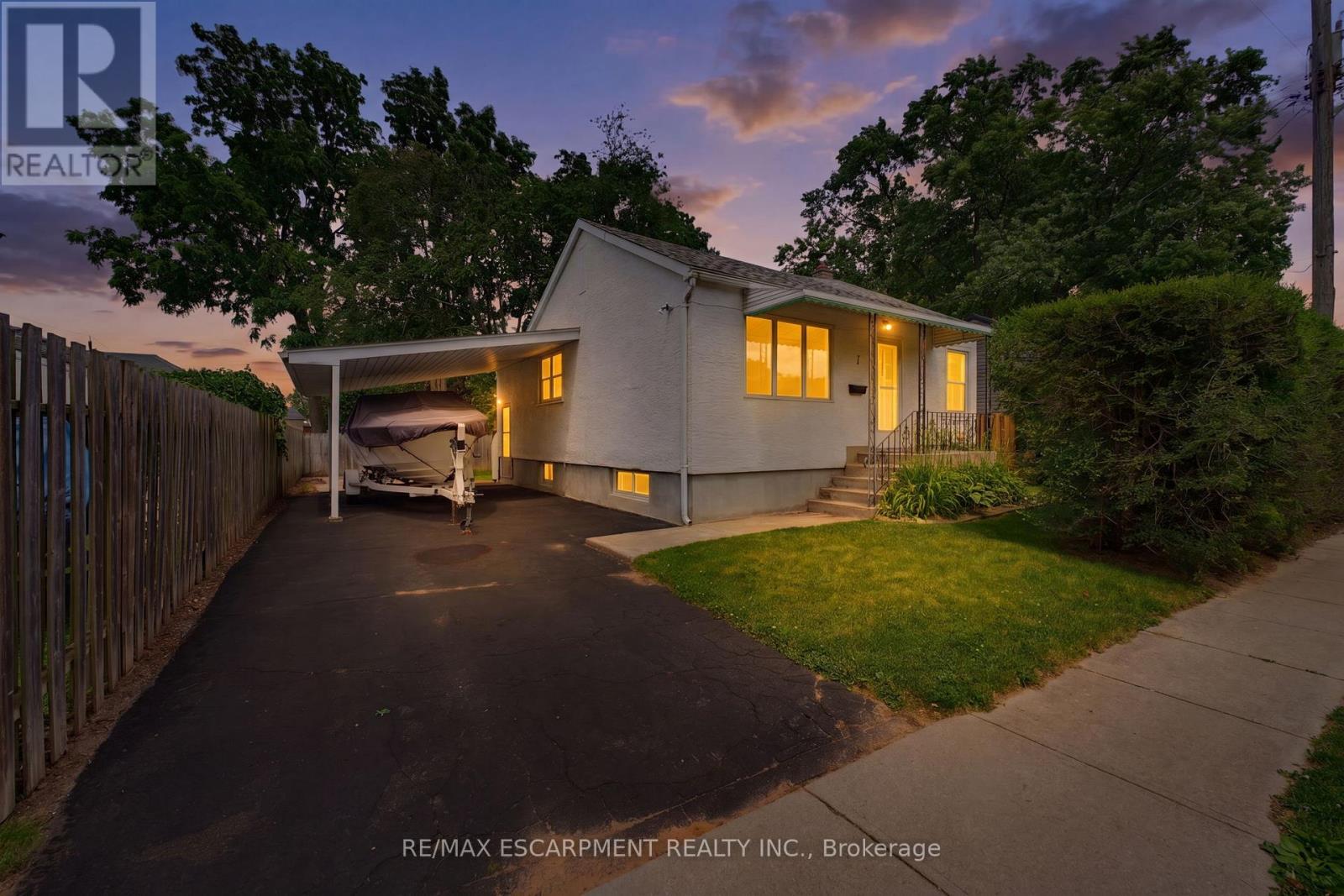 1 Byron Place, St. Catharines, Ontario  L2R 1M1 - Photo 2 - X13469564