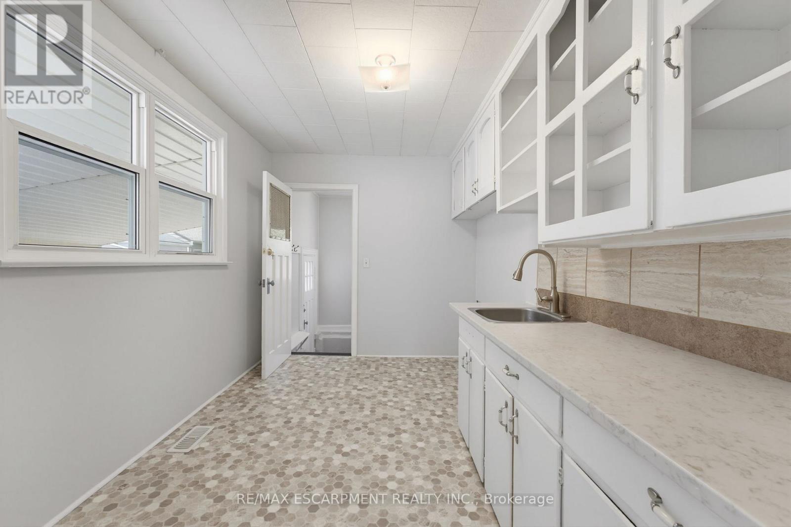 1 Byron Place, St. Catharines, Ontario  L2R 1M1 - Photo 7 - X13469564
