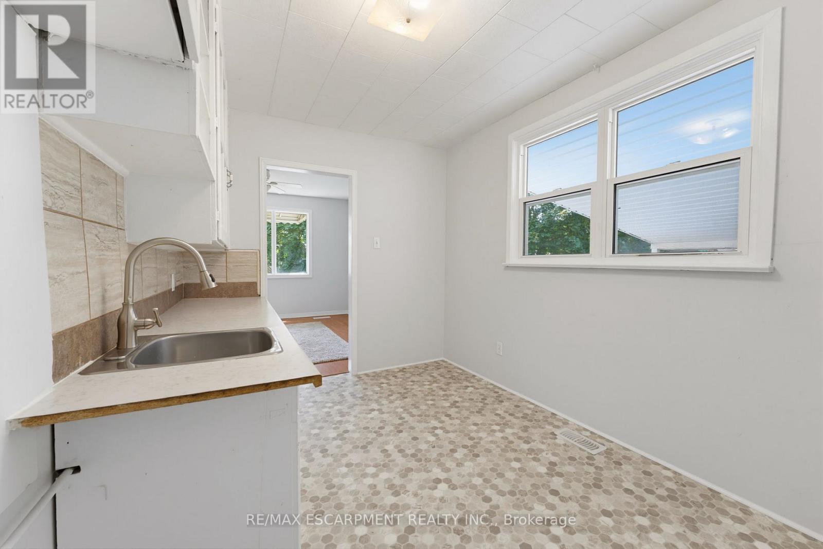 1 Byron Place, St. Catharines, Ontario  L2R 1M1 - Photo 8 - X13469564
