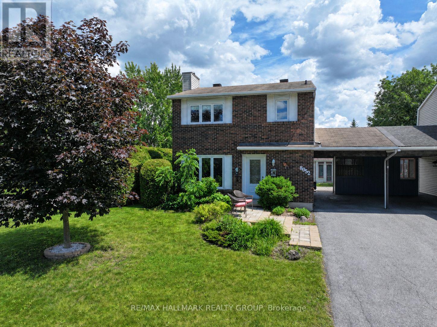 8052 JEANNE D'ARC BOULEVARD, Ottawa, Ontario