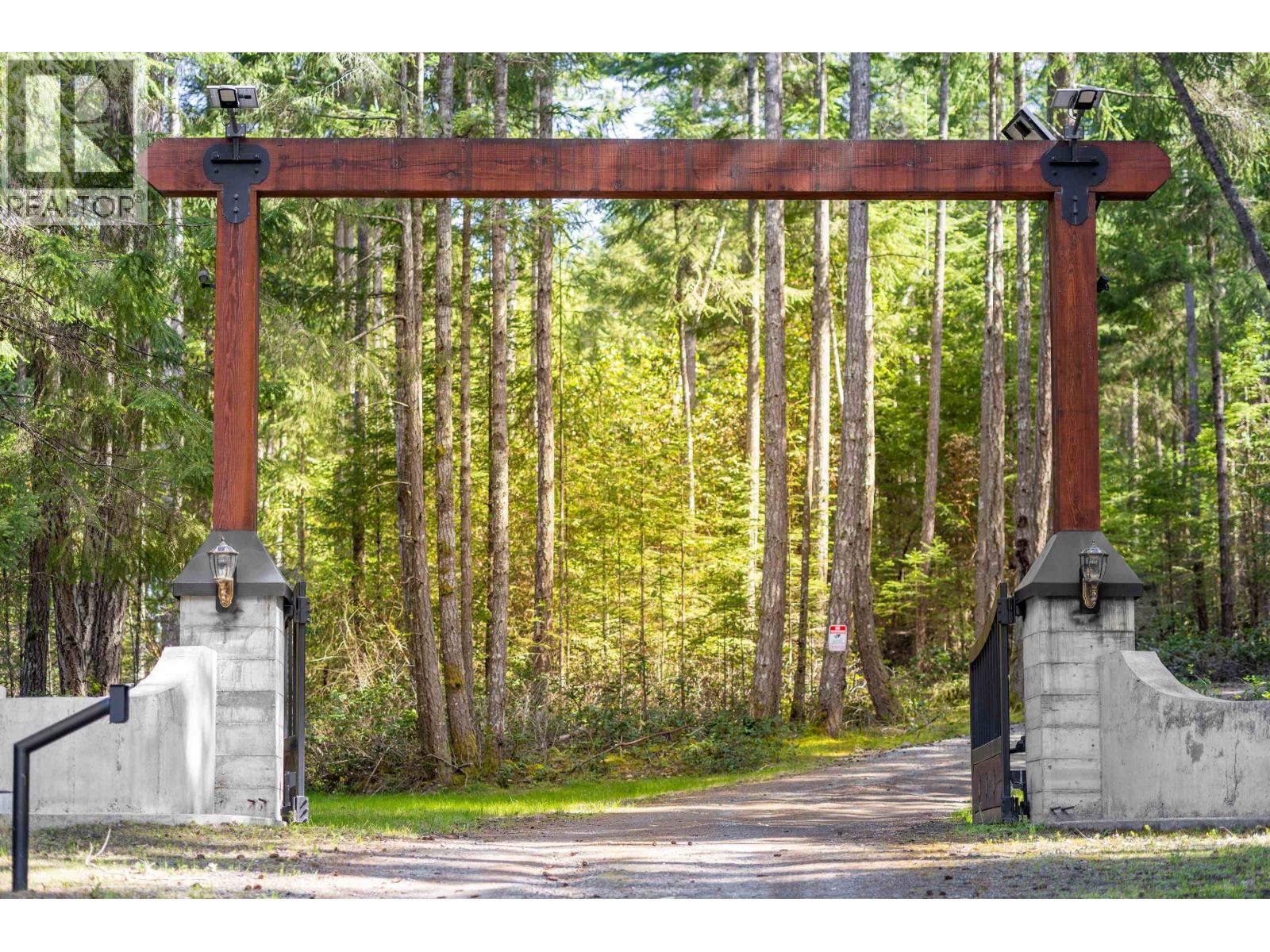 1495 Coats Road, Gabriola Island, British Columbia  V0R 1X6 - Photo 2 - R3137987