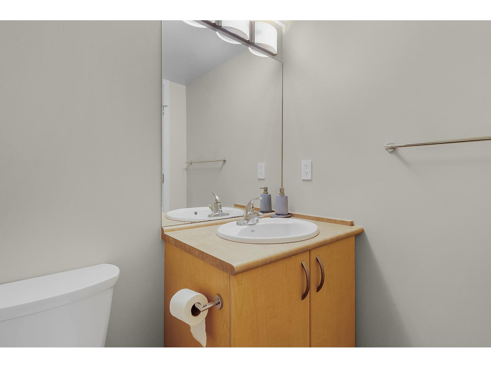 331 10838 City Parkway, Surrey, British Columbia  V3T 5X9 - Photo 14 - R3129598