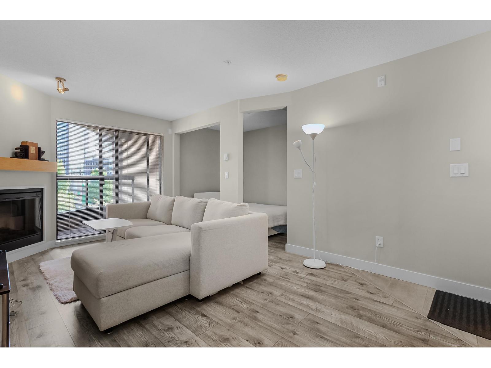 331 10838 City Parkway, Surrey, British Columbia  V3T 5X9 - Photo 2 - R3129598