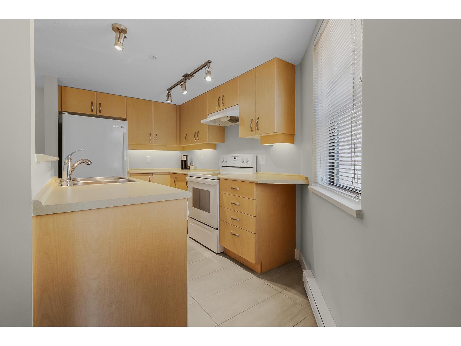 331 10838 City Parkway, Surrey, British Columbia  V3T 5X9 - Photo 7 - R3129598