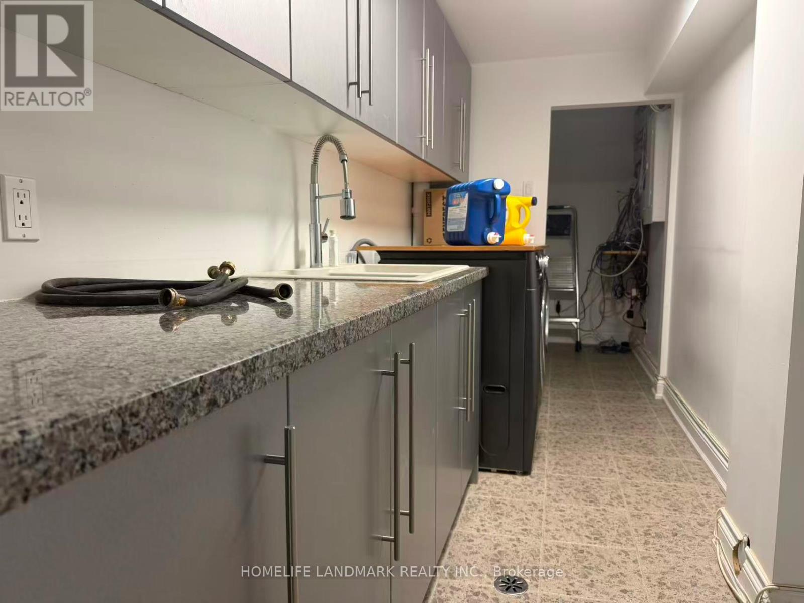 Basement - 339 Elmwood Avenue, Richmond Hill (Harding), Ontario  L4C 1L7 - Photo 4 - N13469608