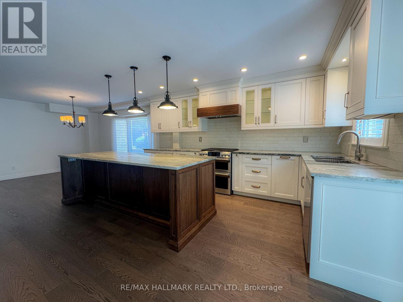 145 Old Surrey Lane, Richmond Hill (South Richvale), Ontario  L4C 6R9 - Photo 11 - N13469658