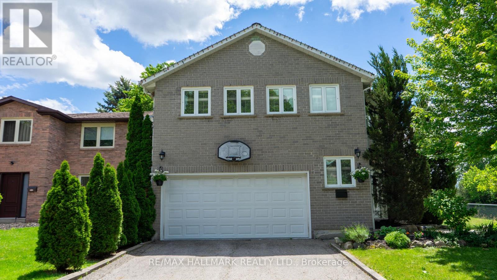 145 Old Surrey Lane, Richmond Hill (South Richvale), Ontario  L4C 6R9 - Photo 2 - N13469658