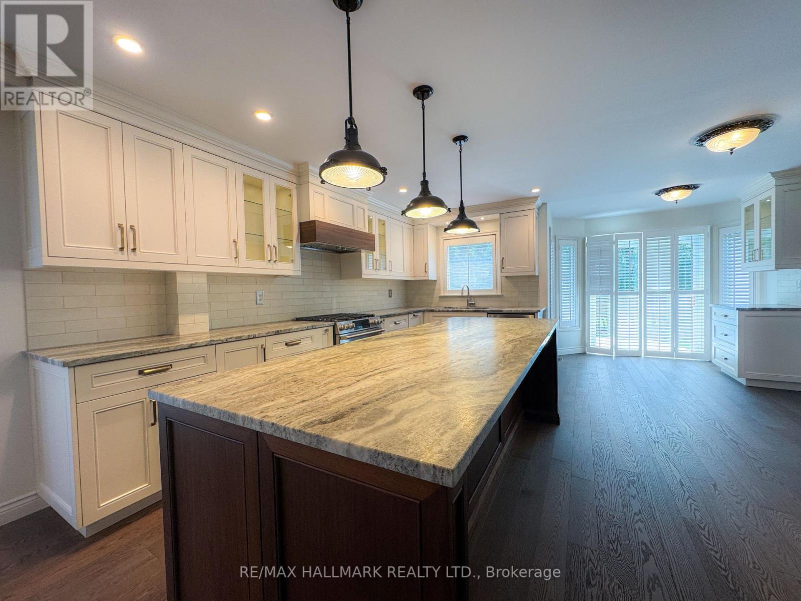 145 Old Surrey Lane, Richmond Hill (South Richvale), Ontario  L4C 6R9 - Photo 5 - N13469658