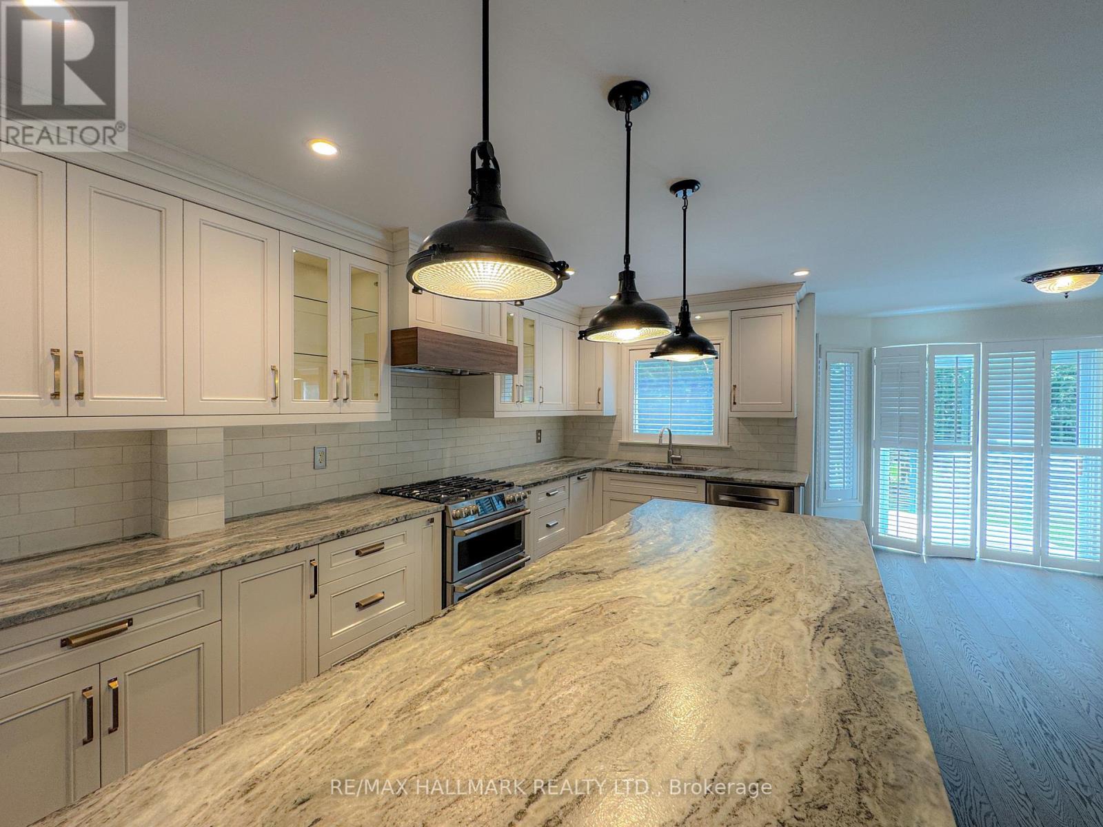 145 Old Surrey Lane, Richmond Hill (South Richvale), Ontario  L4C 6R9 - Photo 6 - N13469658