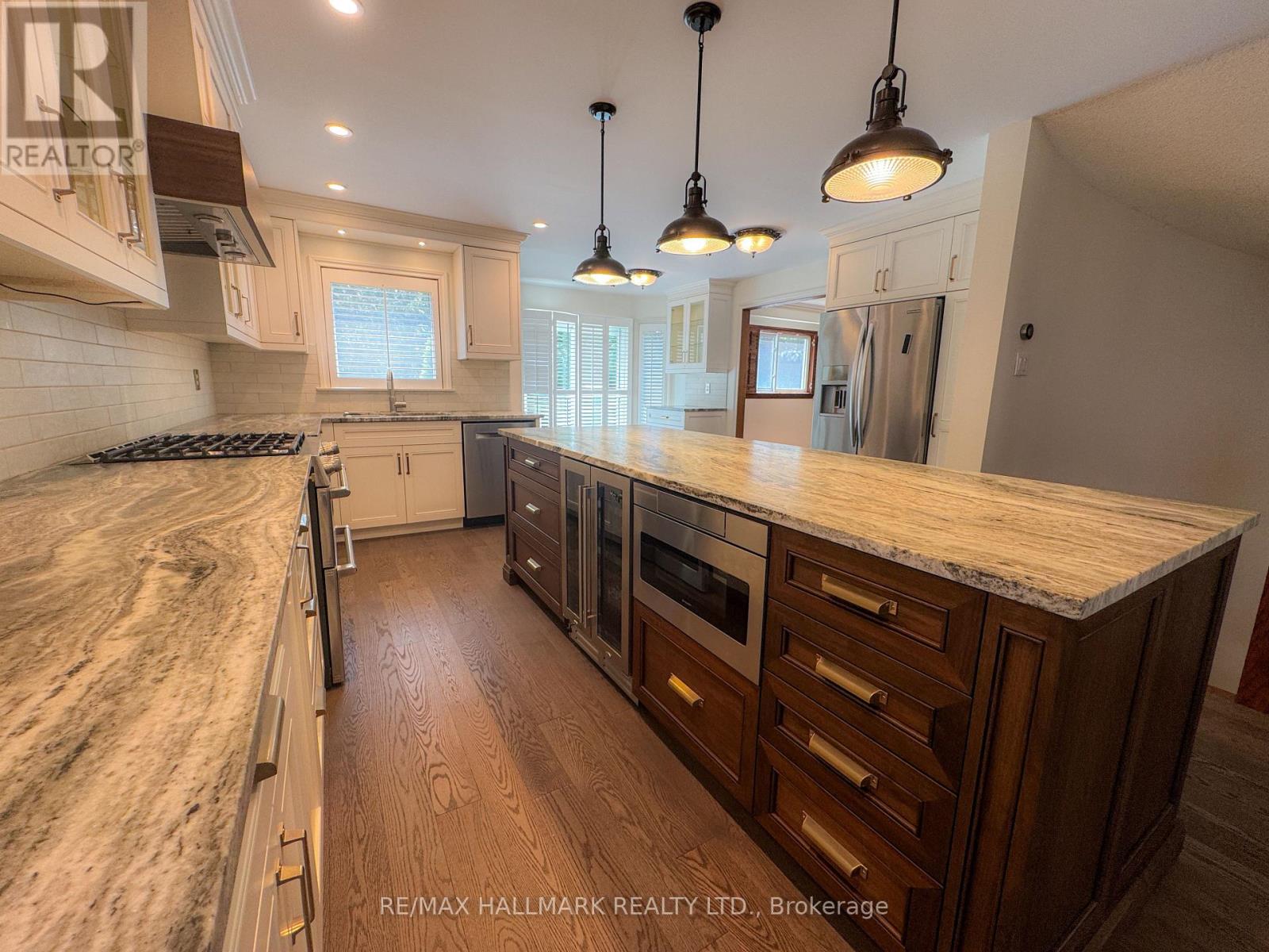 145 Old Surrey Lane, Richmond Hill (South Richvale), Ontario  L4C 6R9 - Photo 9 - N13469658