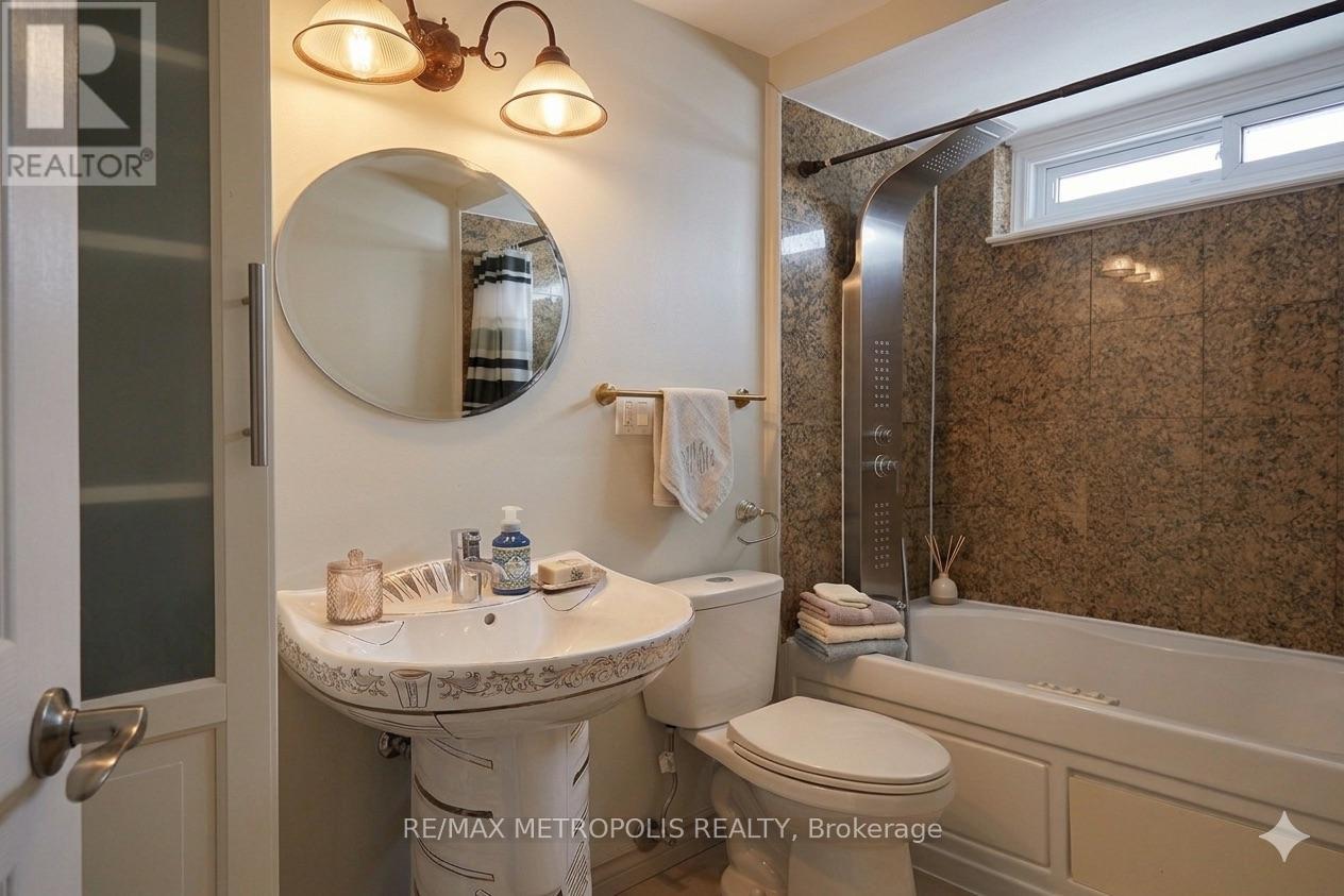 853 Douglas Avenue, Pickering, Ontario L1W 1N5 - Photo 11 - E13467992