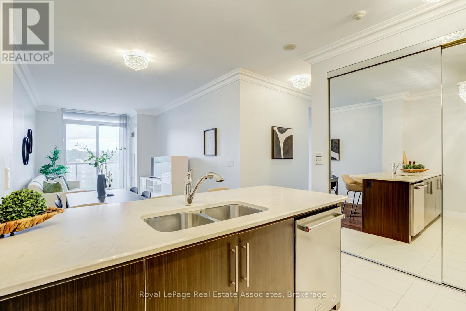 610 - 825 Church Street, Toronto, Ontario  M4W 3Z4 - Photo 10 - C13469780