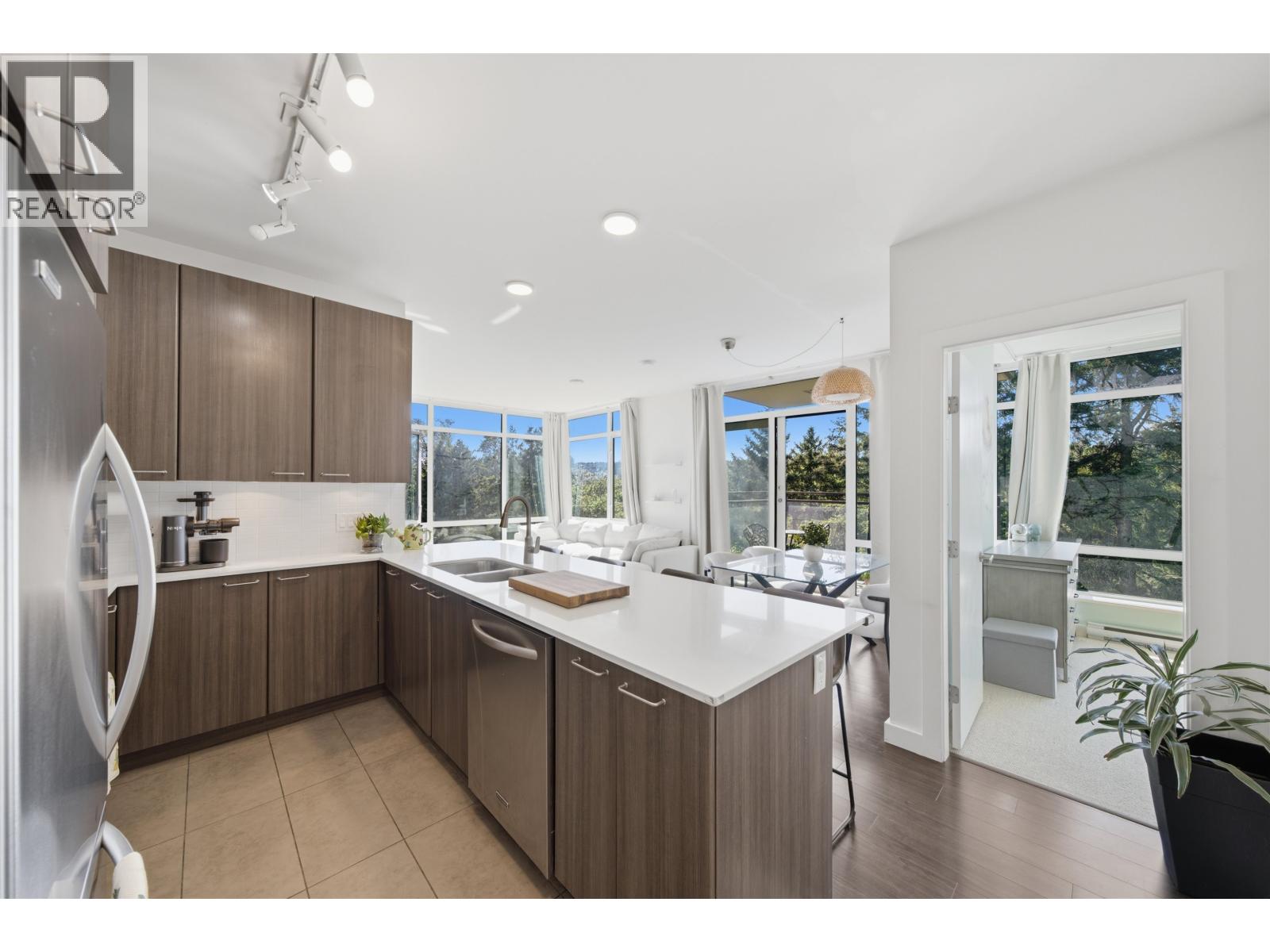 802 2789 SHAUGHNESSY STREET, Port Coquitlam, British Columbia