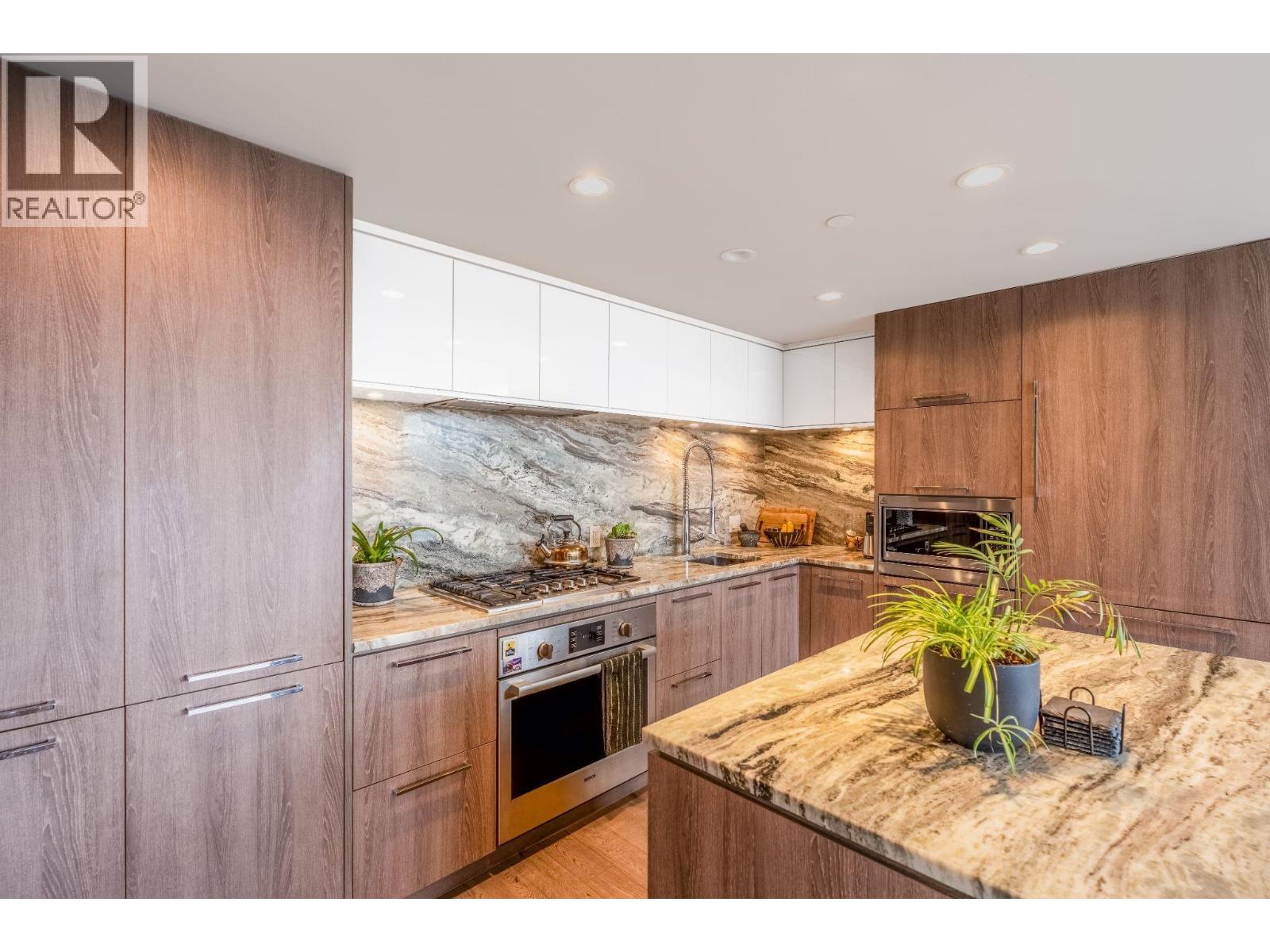 1702 680 Seylynn Crescent, North Vancouver, British Columbia  V7J 0B5 - Photo 8 - R3104760