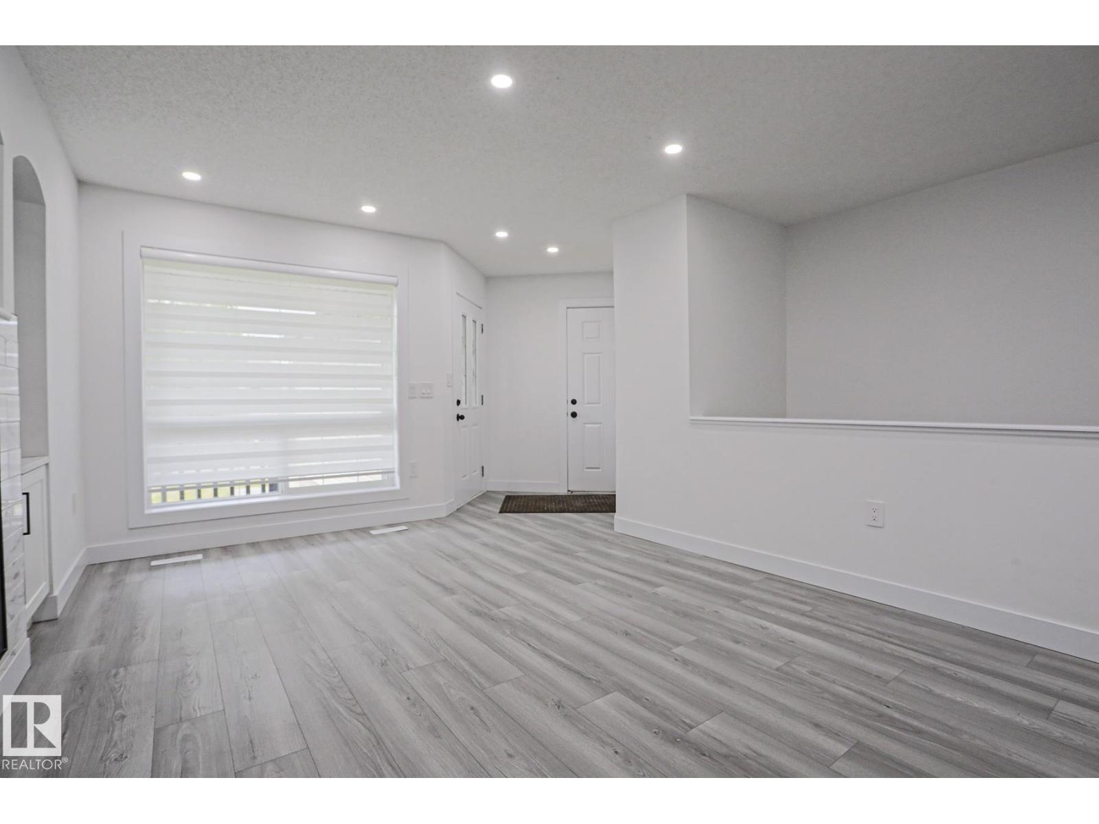 4716 207 St NW, Edmonton, Alberta  T6M 0C2 - Photo 2 - E4494811