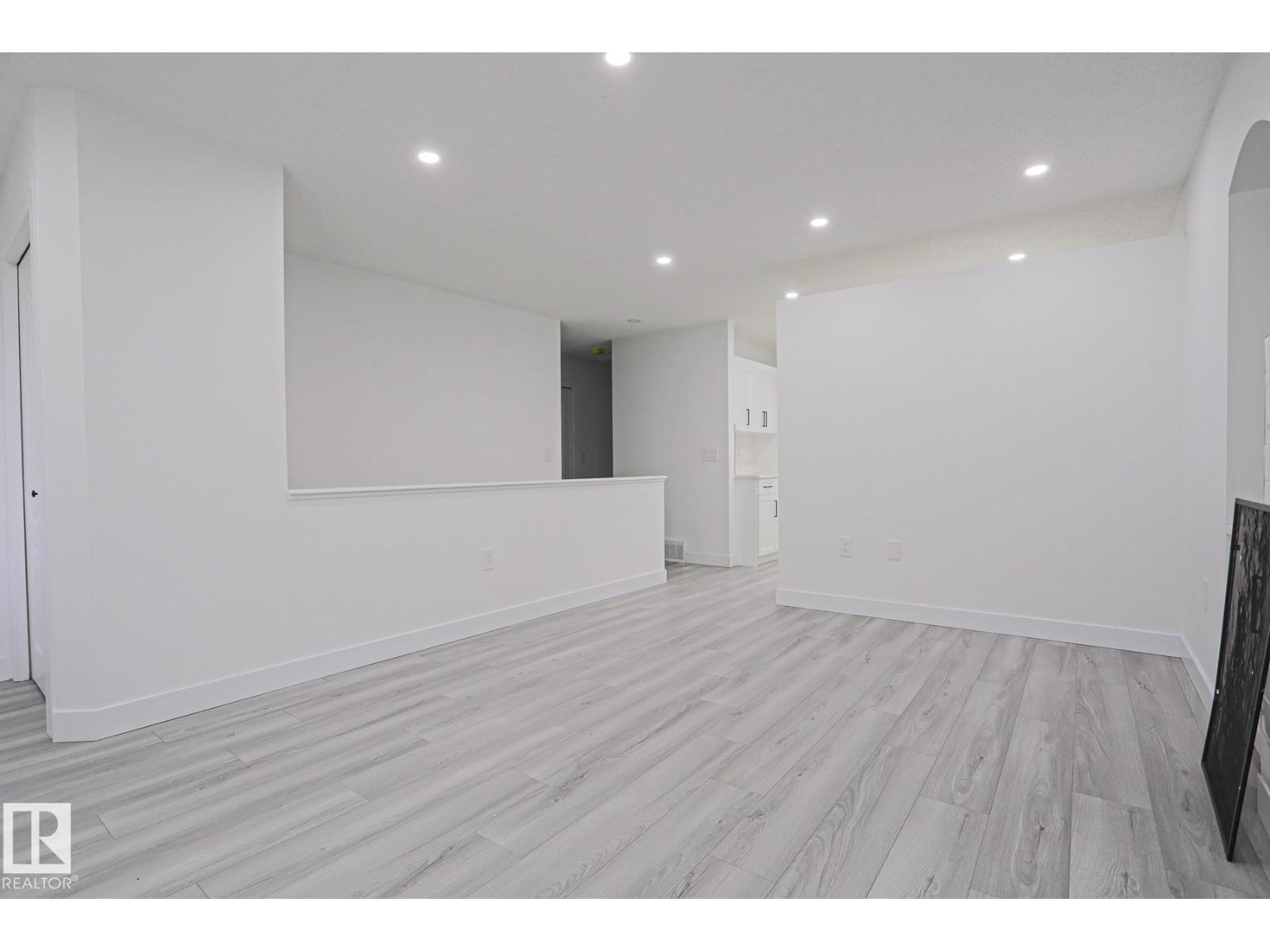 4716 207 St NW, Edmonton, Alberta  T6M 0C2 - Photo 3 - E4494811