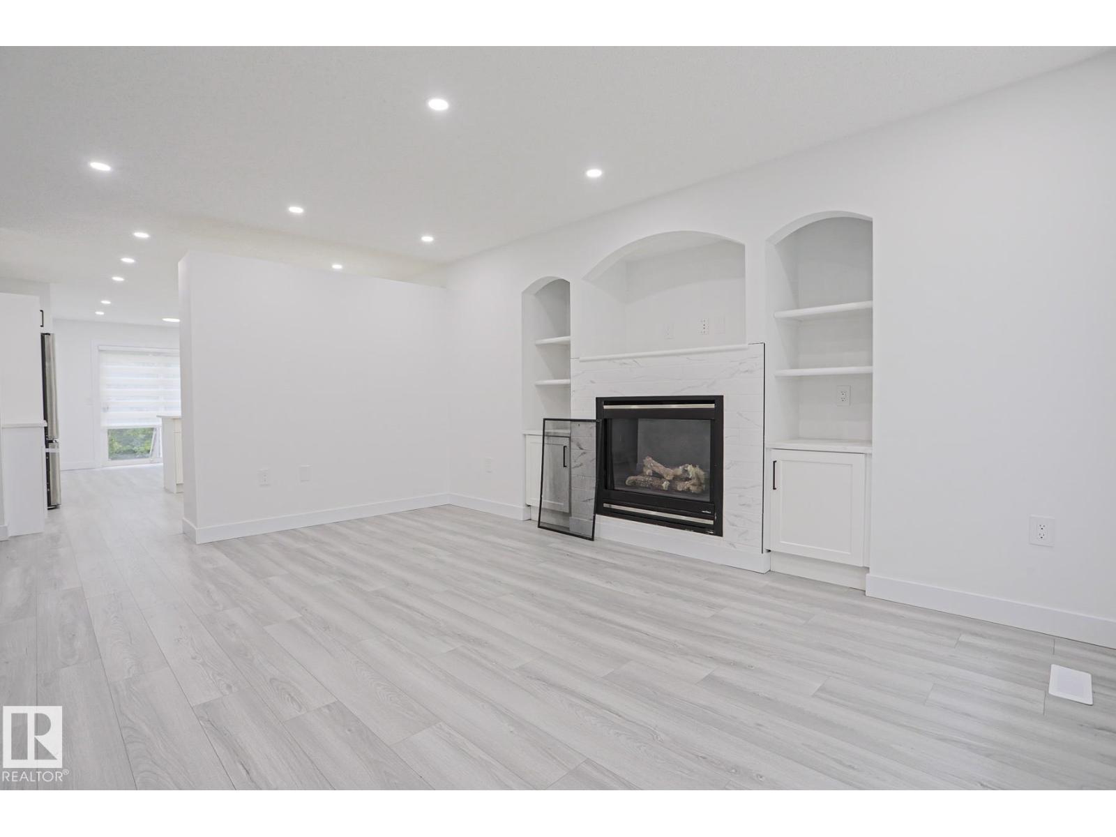 4716 207 St NW, Edmonton, Alberta  T6M 0C2 - Photo 4 - E4494811