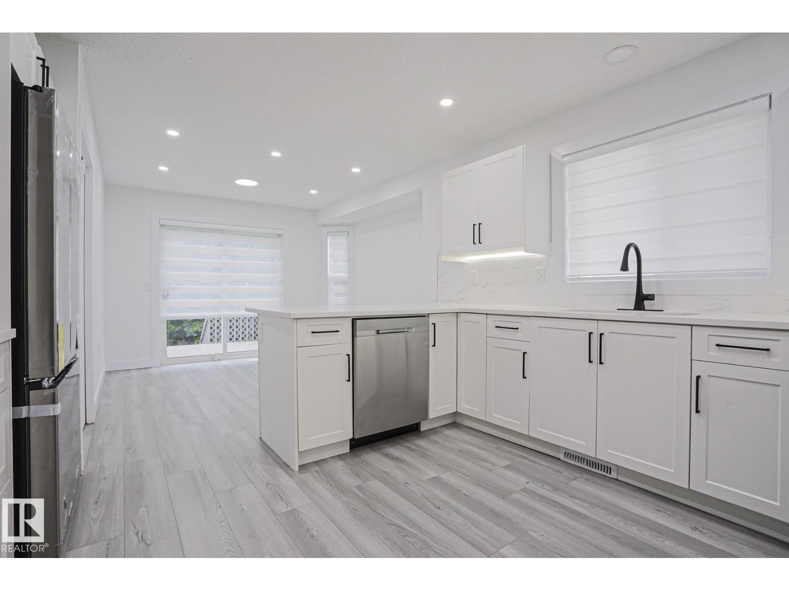 4716 207 St NW, Edmonton, Alberta  T6M 0C2 - Photo 7 - E4494811