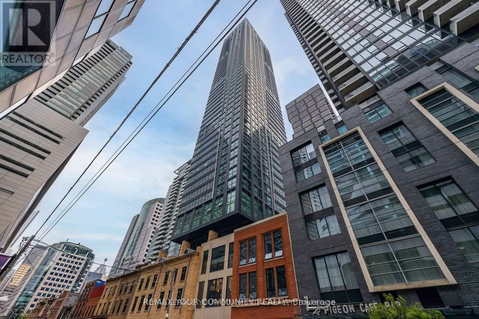 2304 - 327 KING STREET W, Toronto, Ontario