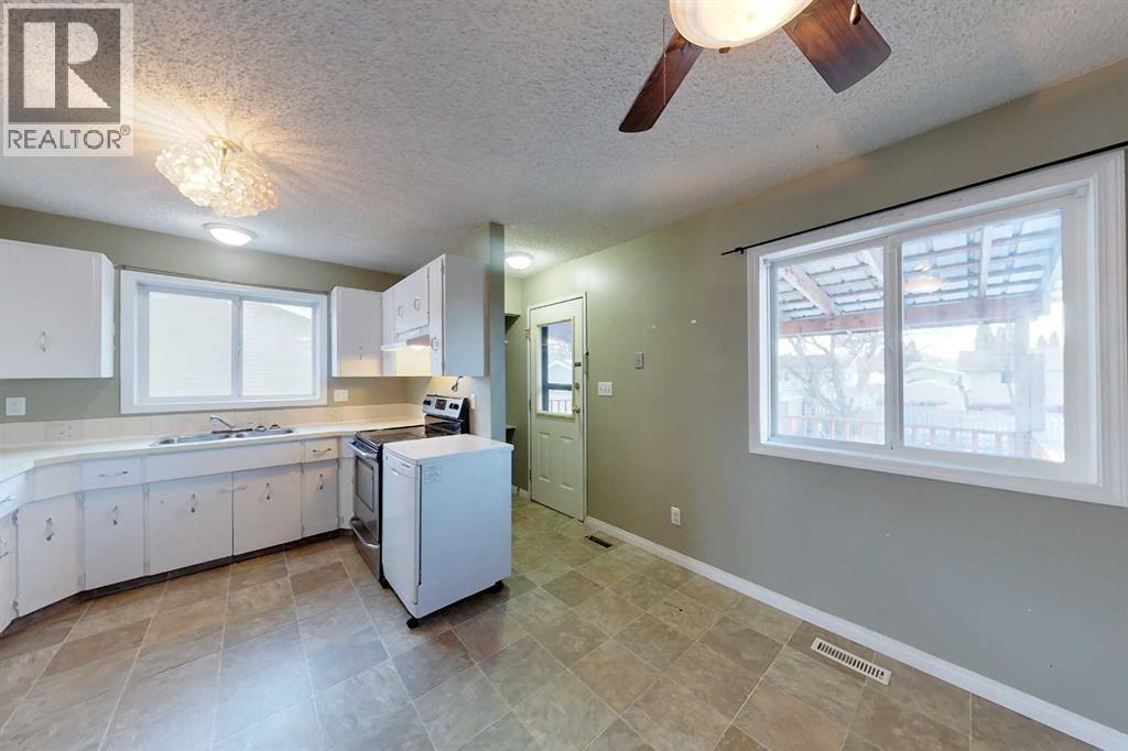 1004 12 Street, Slave Lake, Alberta  T0G 2A3 - Photo 2 - A2271921