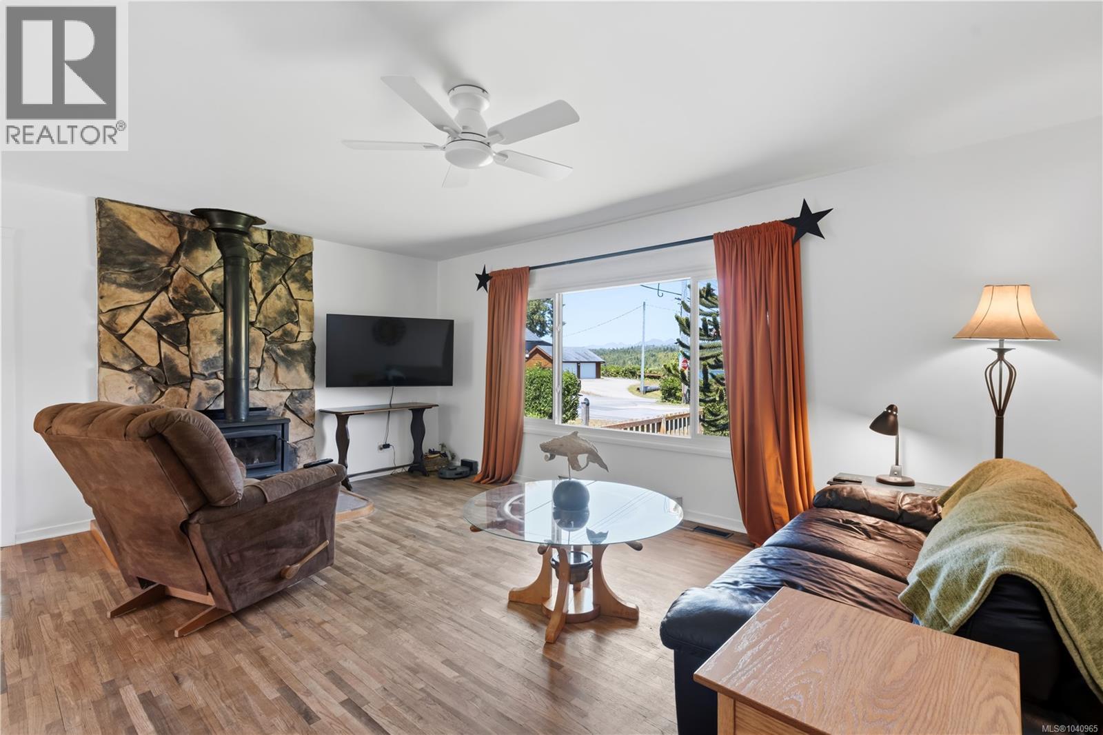 1784 Cypress Rd, Ucluelet, British Columbia V0R 3A0 - Photo 3 - 1040965