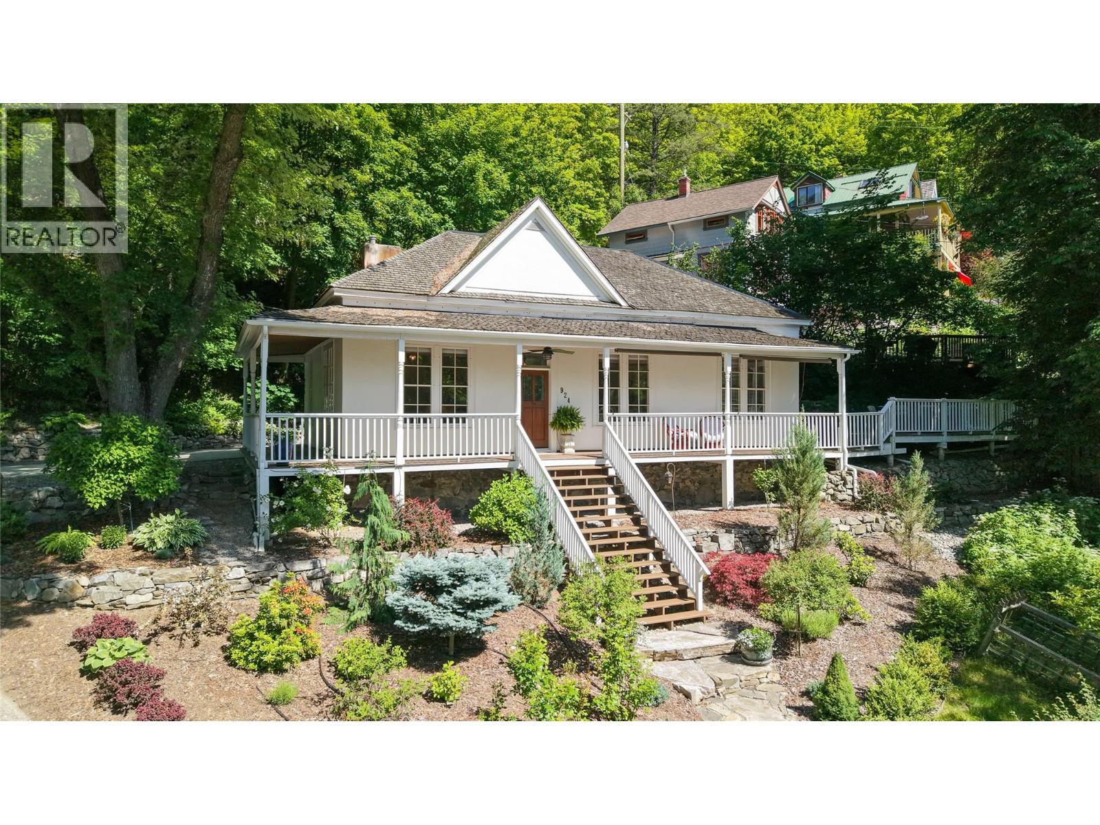 924 Vernon Street, Nelson, British Columbia  V1L 4G6 - Photo 2 - 10392116