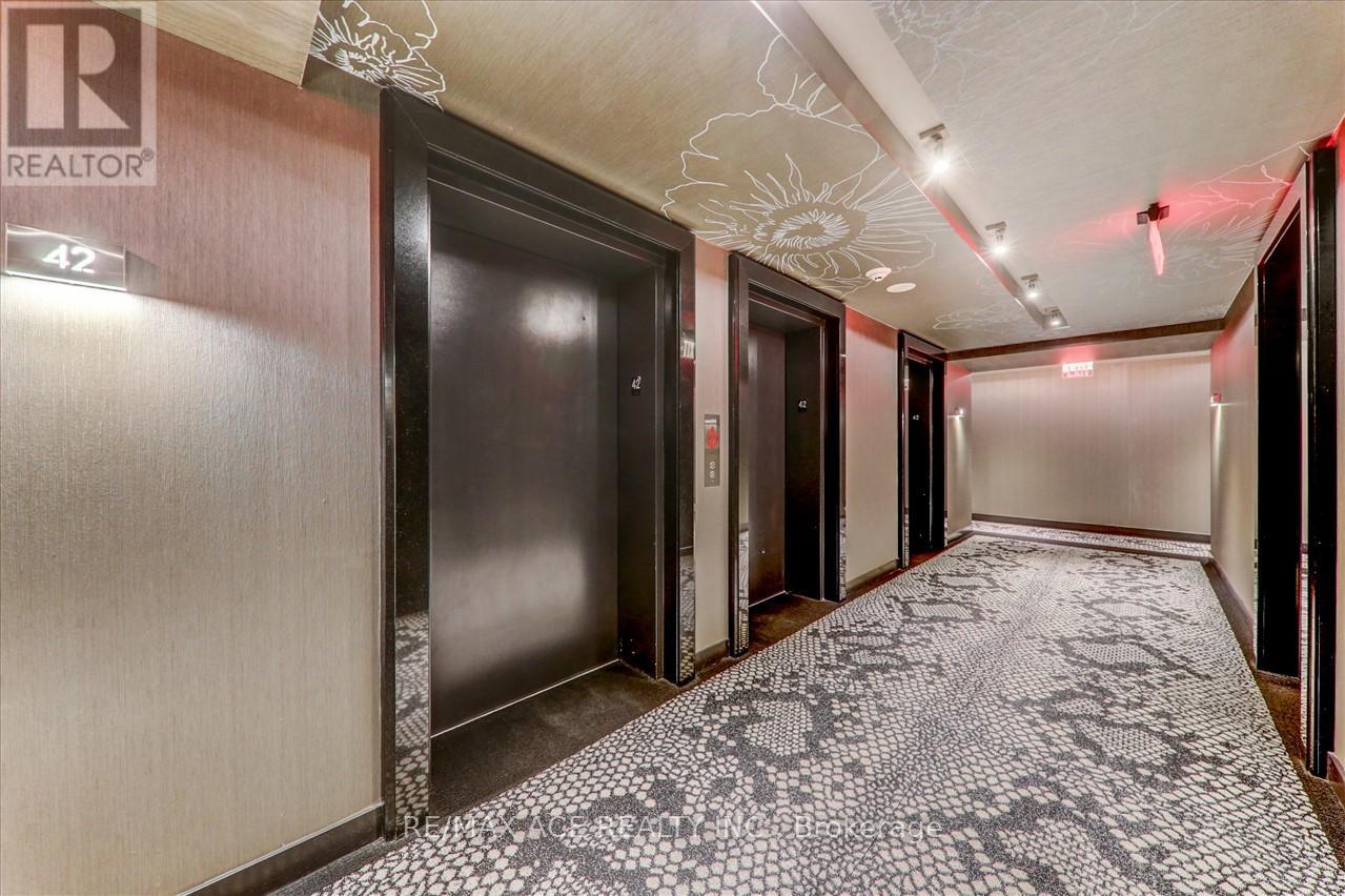 4209 - 65 St Mary Street, Toronto, Ontario  M5S 0A6 - Photo 2 - C13469946