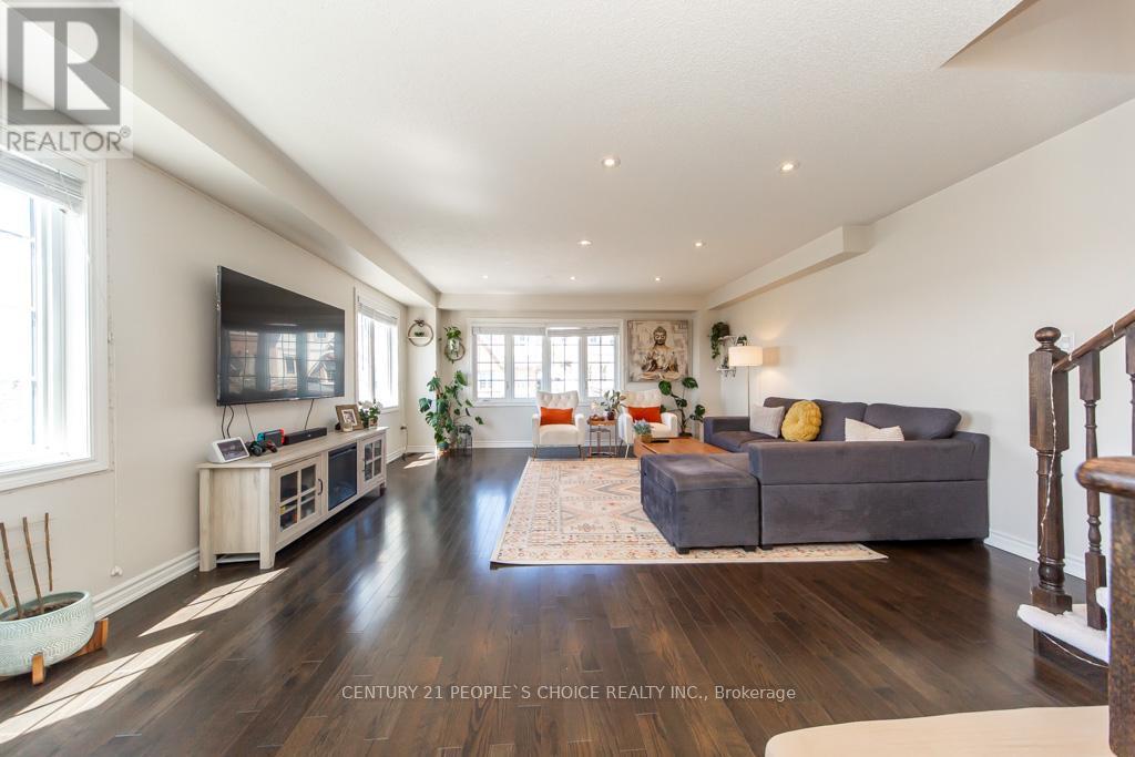 36 Comfort Way, Whitby, Ontario L1N 0K5 - Photo 2 - E13470004