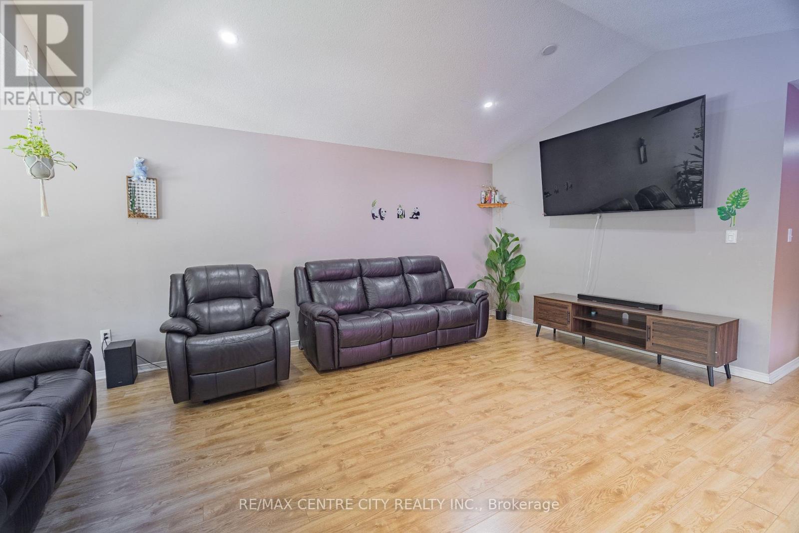 18 Kennedy Place, London East, Ontario  N5V 4W1 - Photo 8 - X13448176