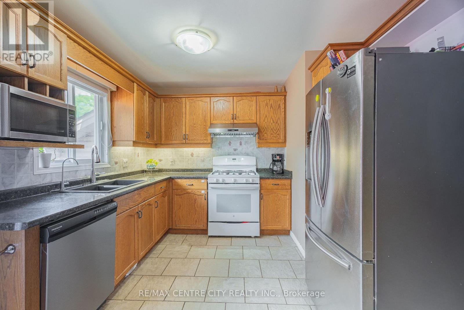 18 Kennedy Place, London East, Ontario  N5V 4W1 - Photo 9 - X13448176