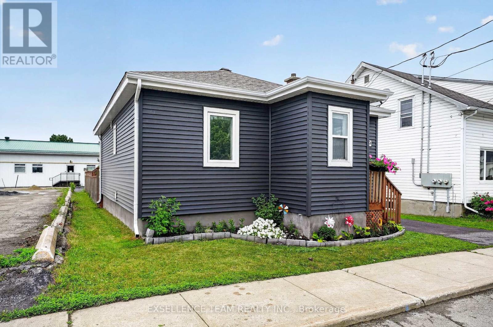 99 Lochiel Street E, North Glengarry, Ontario  K0C 1A0 - Photo 2 - X13469924